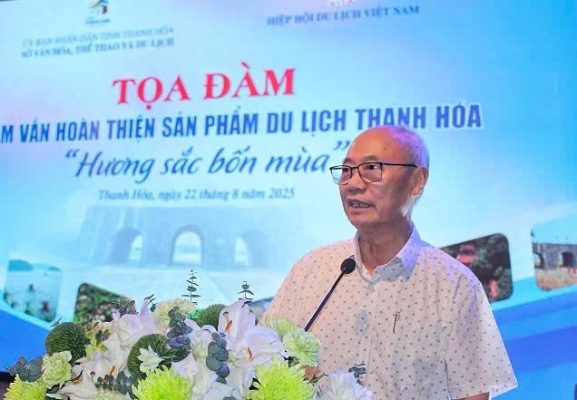 Chủ tịch Hiệp hội Du lịch Việt Nam Vũ Thế Bình phát biểu định hướng thảo luận tại tọa đàm.