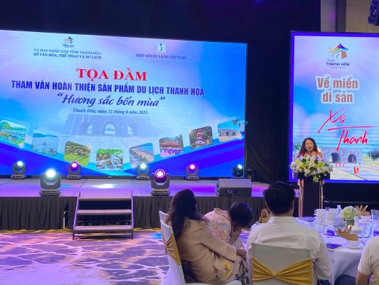 Bà Vương Thị Hải Yến đại diện PGĐ Sở VH, TT & DL Thanh Hóa phát biểu mục tiêu du lịch của Thanh Hóa trong tương lai
