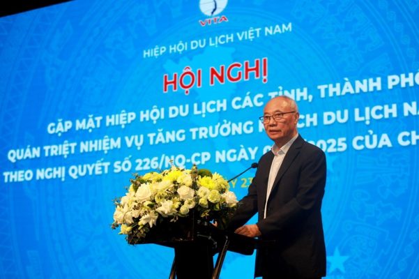 Chủ tịch Hiệp hội Du lịch Việt Nam Vũ Thế Bình phát biểu khai mạc Hội nghị