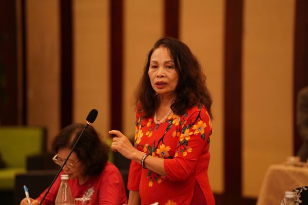 Bà Đỗ Hồng Xoan - Chủ tịch Liên chi hội Khách sạn Việt Nam phát biểu tại hội nghị sơ kết 6 tháng đầu năm 2025. (Ảnh: Xuân Thao)