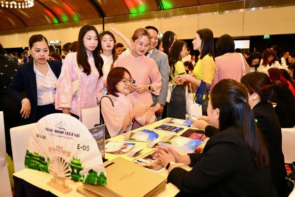 Một số hình ảnh đại biểu đại diện các cơ quan, hiệp hội, doanh nghiệp và hoạt động xúc tiến thương mại