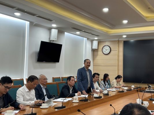 Ông Cao Trí Dũng, Chủ tịch Liên chi hội Lữ hành Việt Nam phát biểu tại cuộc họp