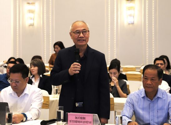 Ông Vũ Thế Bình, Chủ tịch Hiệp hội Du lịch Việt Nam, phát biểu tại cuộc họp.