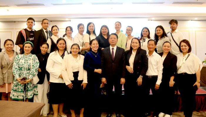 Lãnh đạo tỉnh Ninh Bình, lãnh đạo HHDL Việt Nam và các đại biểu doanh nghiệp du lịch quốc tế