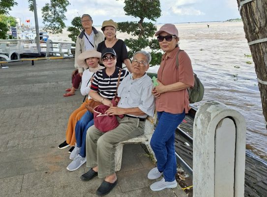 Khách du lịch đến An Giang - Ảnh: V.V