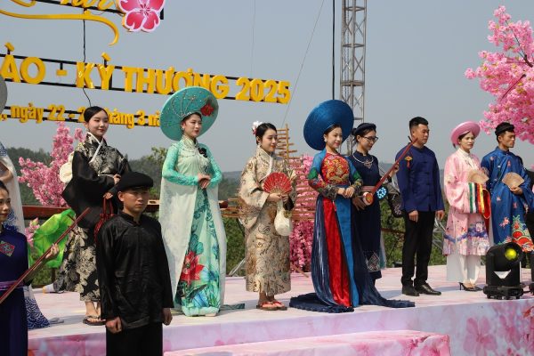 Lễ hội hoa Anh Đào quốc hoa của Nhật Bản, sản phẩm du lịch của xã vùng cao Kỳ Thượng.