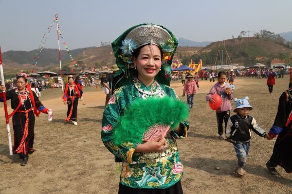 Làng gái đẹp dưới chân núi Yêu Tử, tục truyền các cô gái người Dao ở đây là hậu duệ của cung tần mỹ nữ thời Trần Triều.