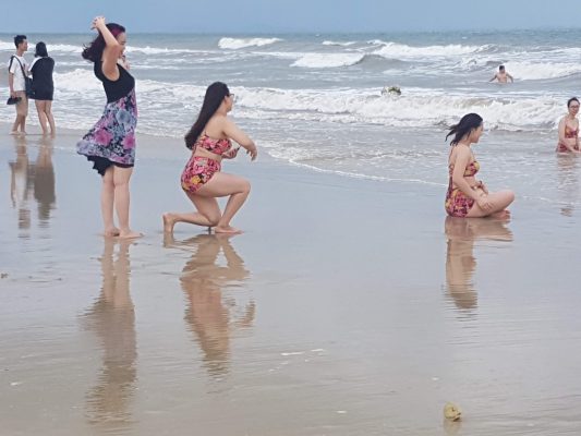 Thú vui vờn sóng biển, soi mình trên cắt trắng...du lich biển đảo Bái Tử Long.