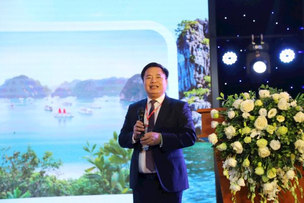 Viện trưởng Viện Kinh tế Du lịch Nguyễn Anh Tuấn phát biểu. Ảnh: H.L